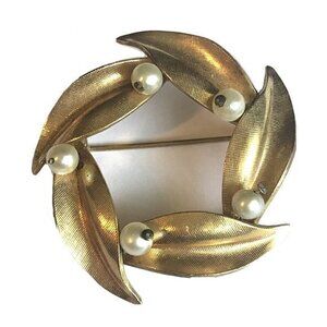 Vintage Pearl Wreath Brooch 1/20 12K  Gold Filled signed HG.